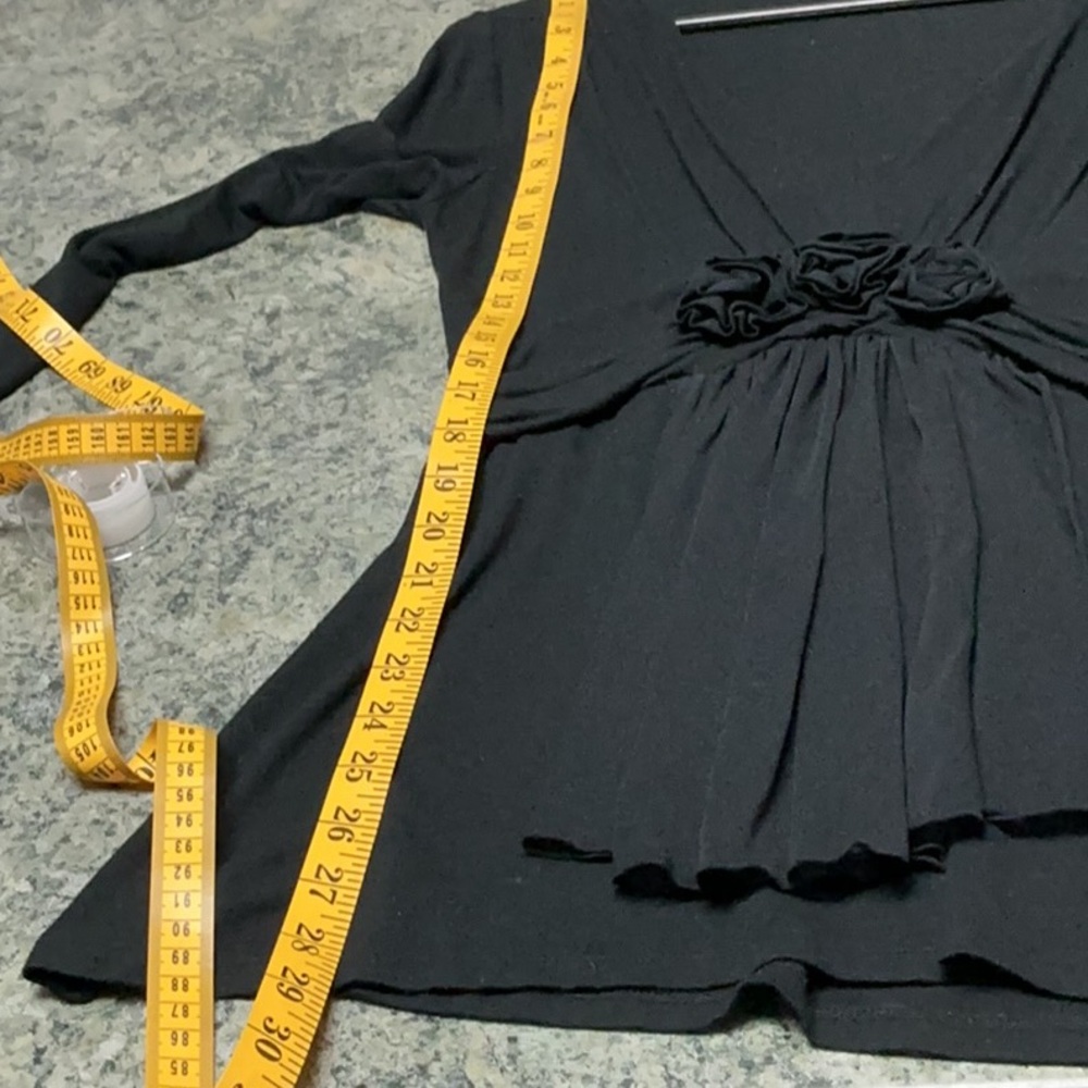New York & Company Black V-Neck Long Sleeve Tunic with Floral Waist - Picture 3 of 7